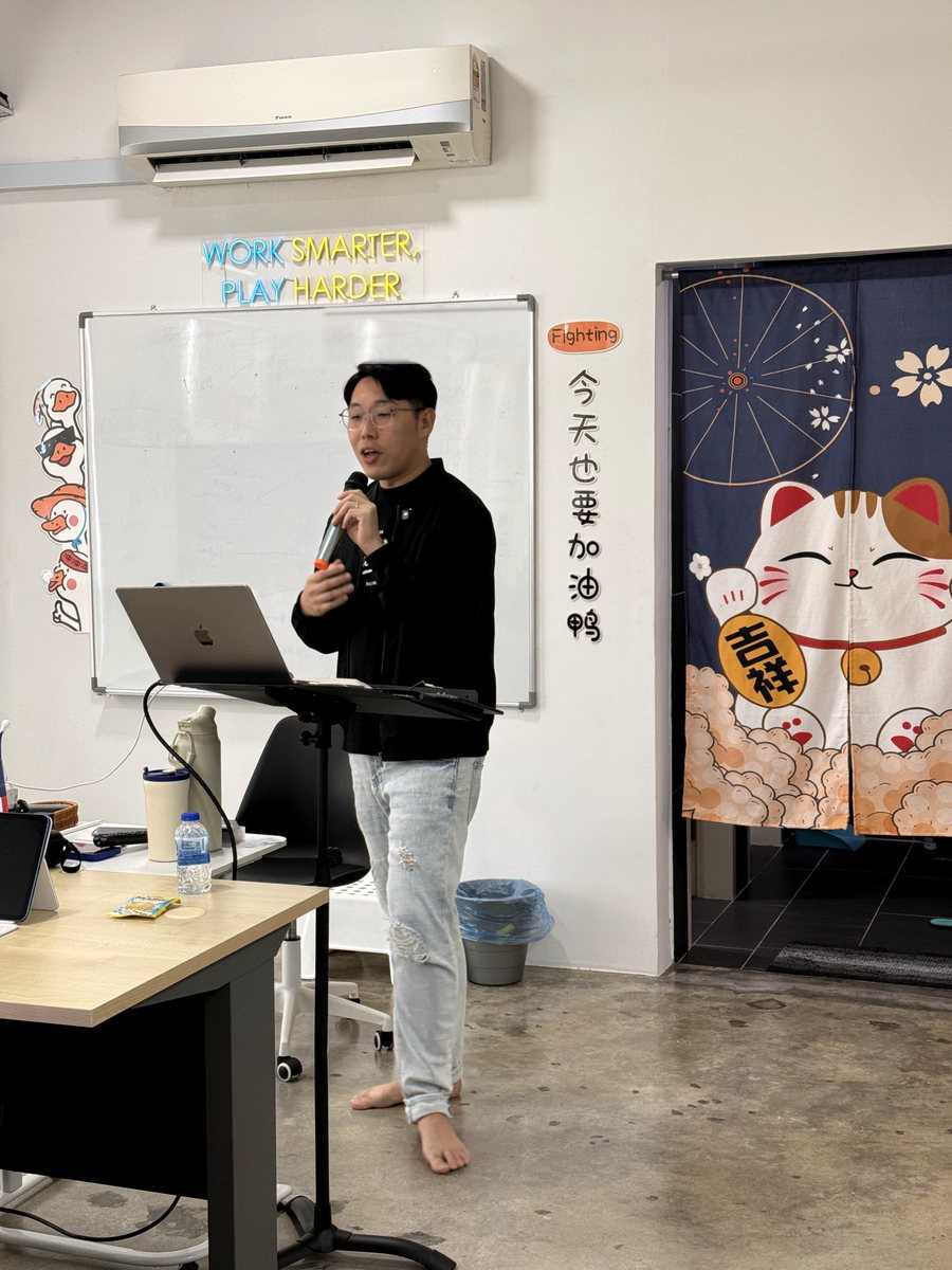 Felix Choo facilitating a Stelix Tech AI automation workshop